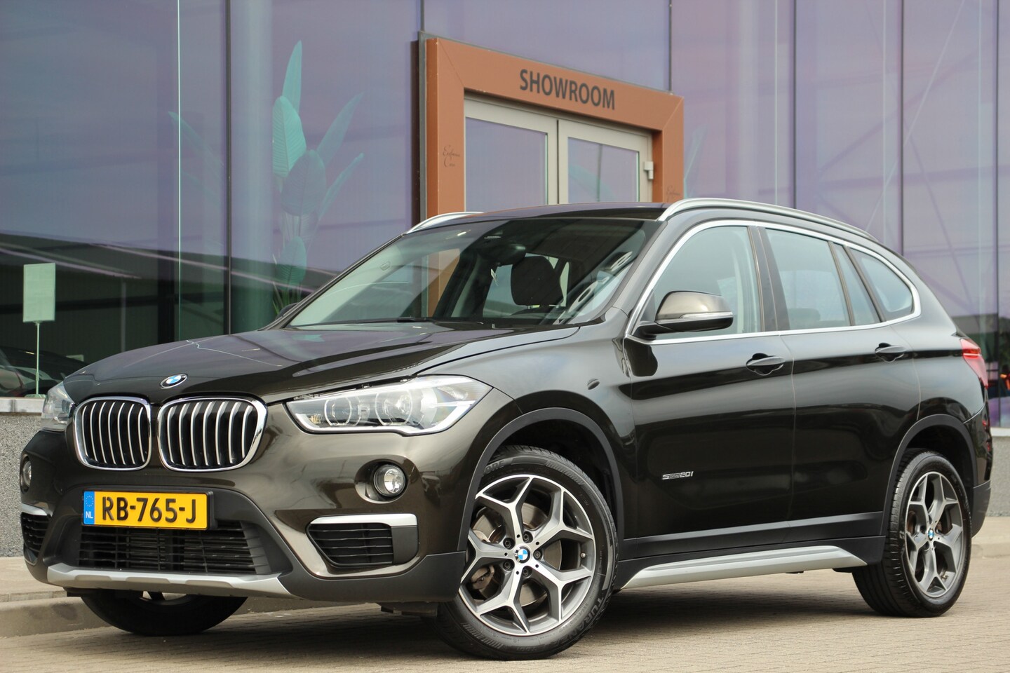 BMW X1 - sDrive20i Corporate Lease Executive | LED | Half leder | PDC | - AutoWereld.nl