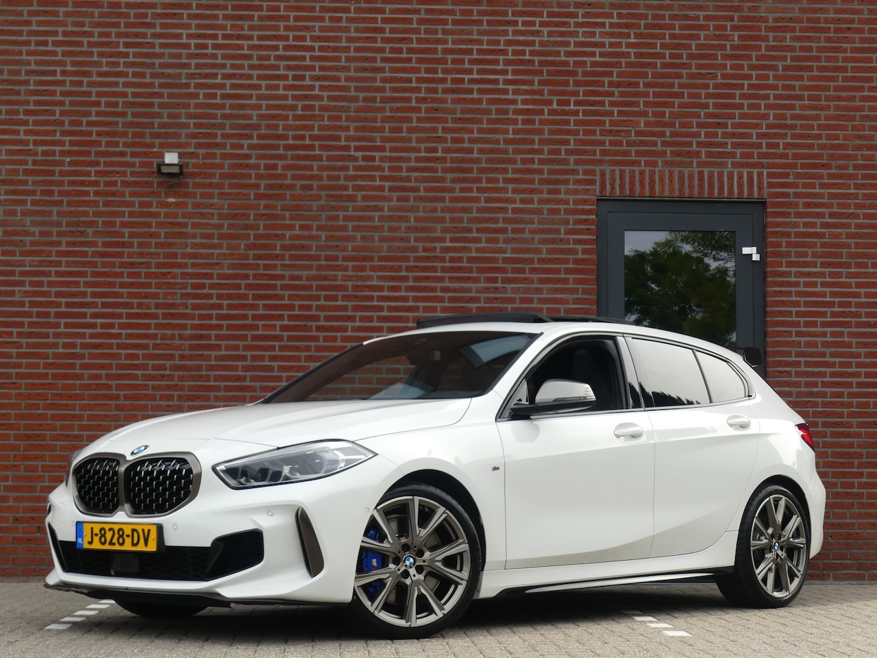 BMW 1-serie - M135i xDrive High Executive M135i xDrive High Executive - AutoWereld.nl