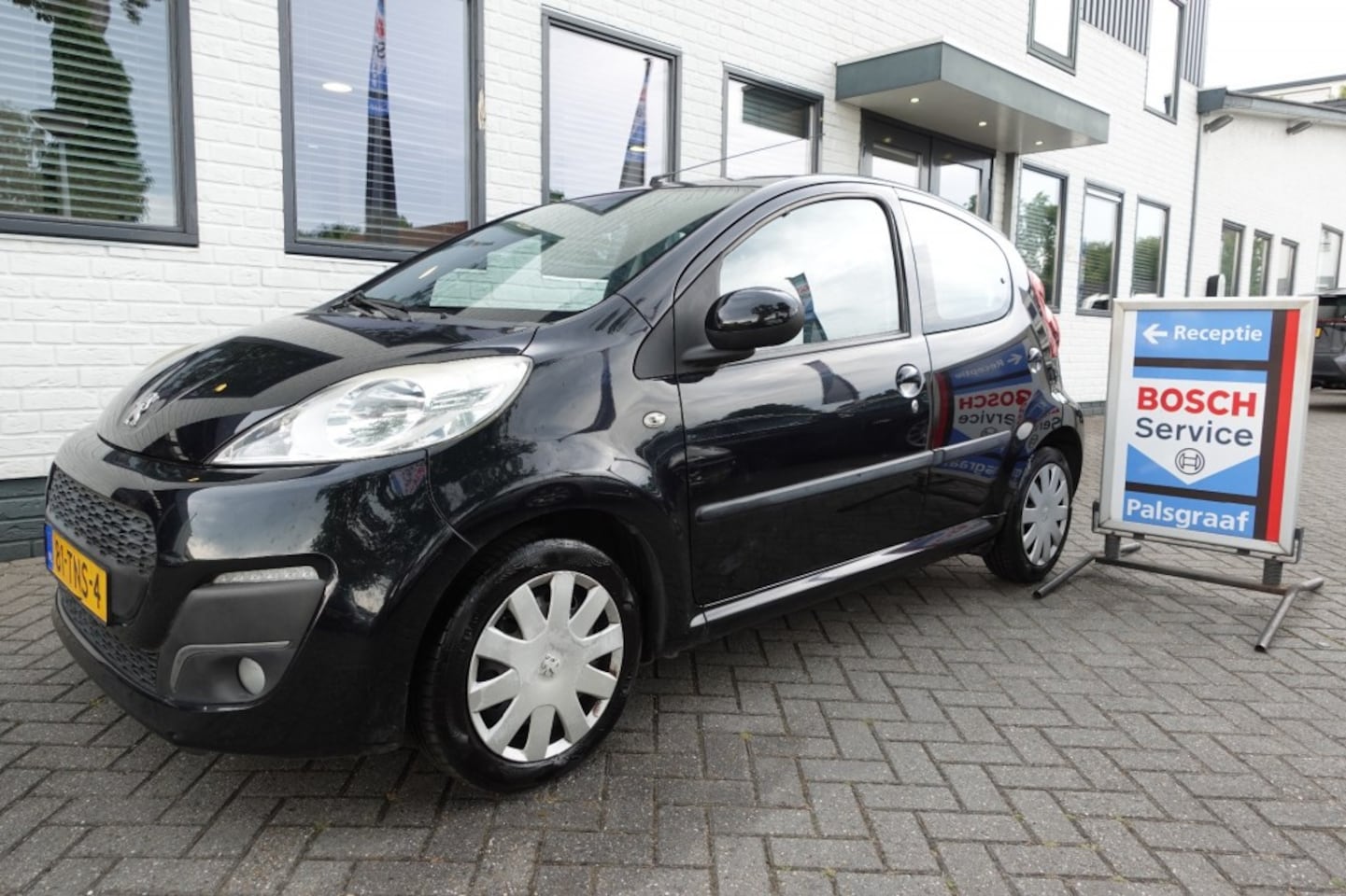 Peugeot 107 - 1.0 ACTIVE Airco 5drs Zwart metallic - AutoWereld.nl