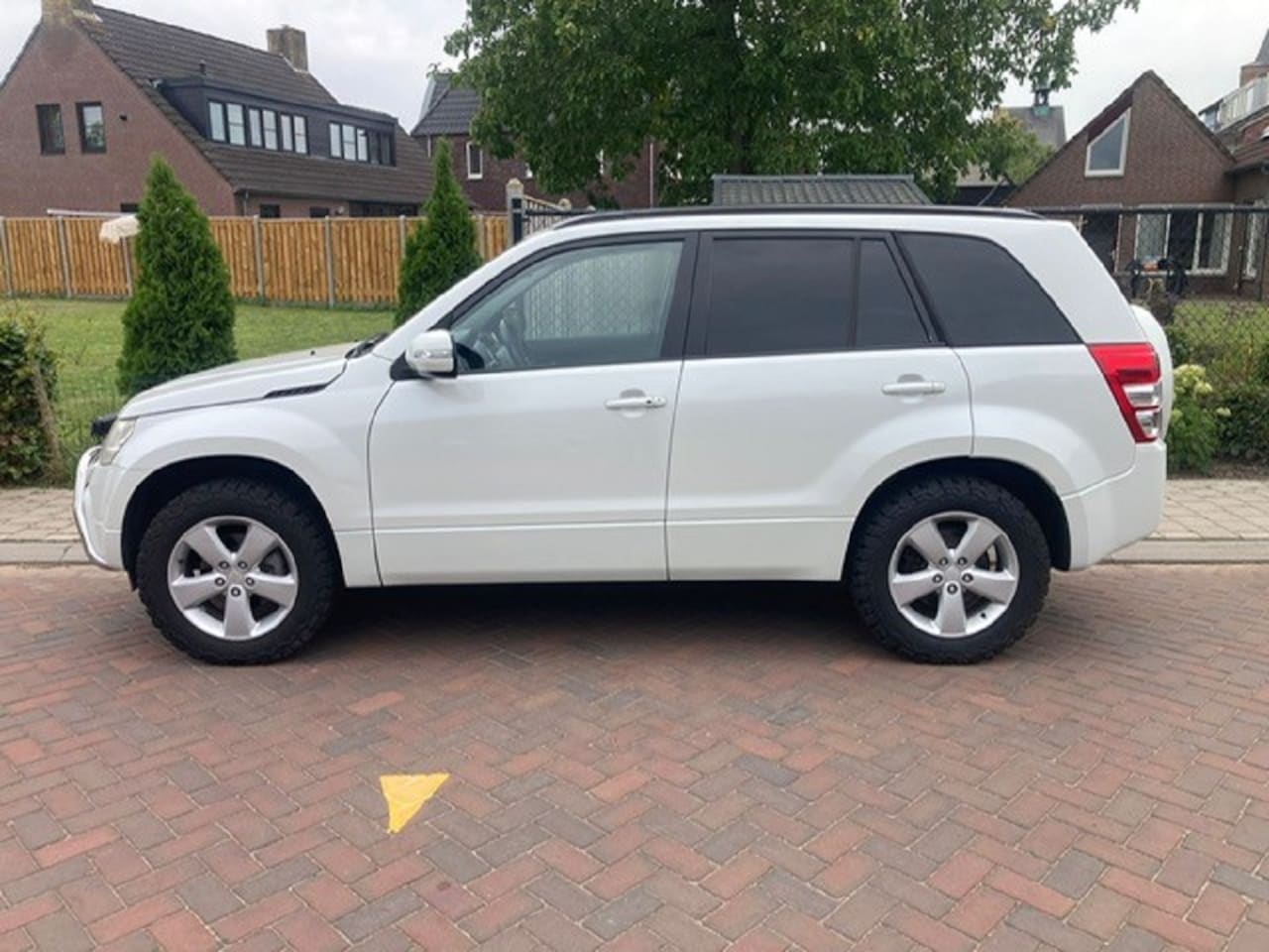 Suzuki Grand Vitara - 2.4 Exclusive Teruggebouwd van grijs naar geel, vaste prijs, bellen voor afspraak - AutoWereld.nl