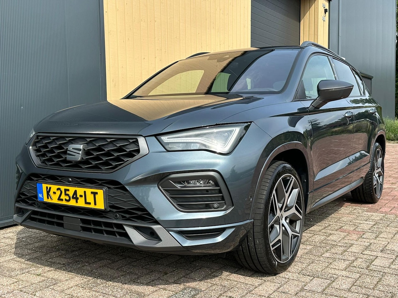 SEAT Ateca - 1.5 150pk DSG FR Business Intense | NL auto | Trekhaak | 360 Camera | Stoel/Stuurverwarmin - AutoWereld.nl