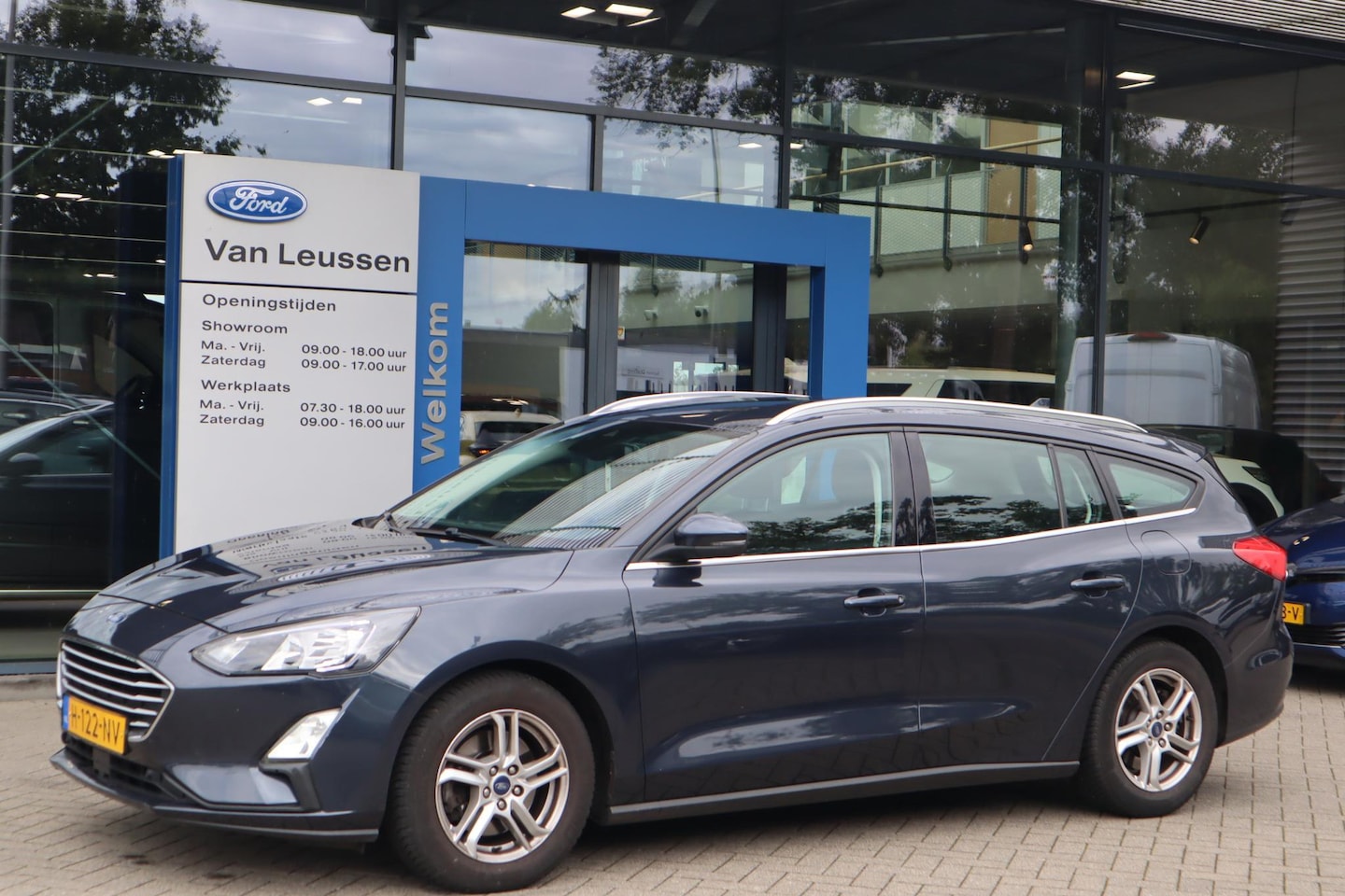 Ford Focus Wagon - TREND EDITION BUSINESS TREKHAAK NAVI APPLE/ANDROID PARK-SENSOREN 17"LM-VELGEN - AutoWereld.nl