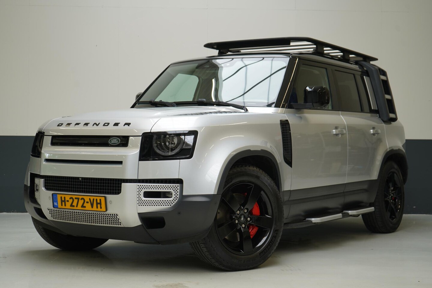 Land Rover Defender 110 - 3.0 P400 110 First Edition | Panoramadak | Trekhaak | Leder | 360 Camera | Luchtvering - AutoWereld.nl