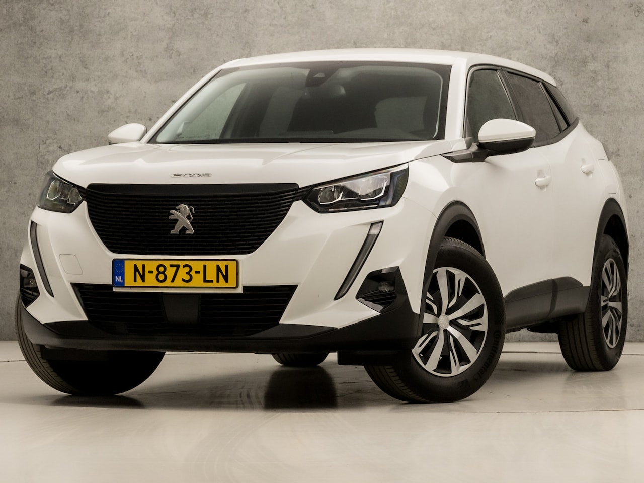 Peugeot 2008 - 1.2 PureTech Sport (APPLE CARPLAY, GROOT NAVI, CLIMATE, GETINT GLAS, PARKEERSENSOREN, TREK - AutoWereld.nl