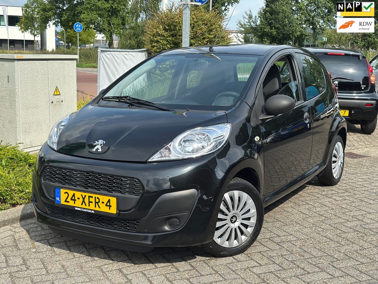 Peugeot 107 - 1.0 Access Accent 2e eigenaar airco 5drs nap - AutoWereld.nl