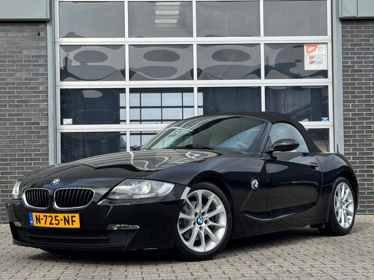 BMW Z4 Roadster - 2.5 Si / Sportseats / M-suspension / Manual / 218pk / SWISS IMPORT! - AutoWereld.nl