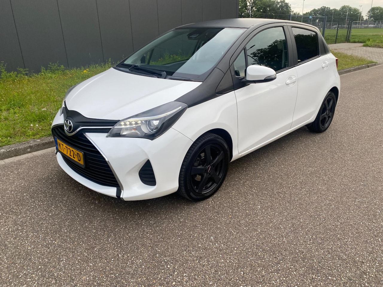 Toyota Yaris - 1.0 VVT-i Trend Bi-Tone 1.0 VVT-i Trend Bi-Tone - AutoWereld.nl
