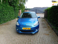 Mitsubishi Space Star - 1.0 Bright let op auto schakelt niet altijd goed van de eerste naar de tweede versnellingn