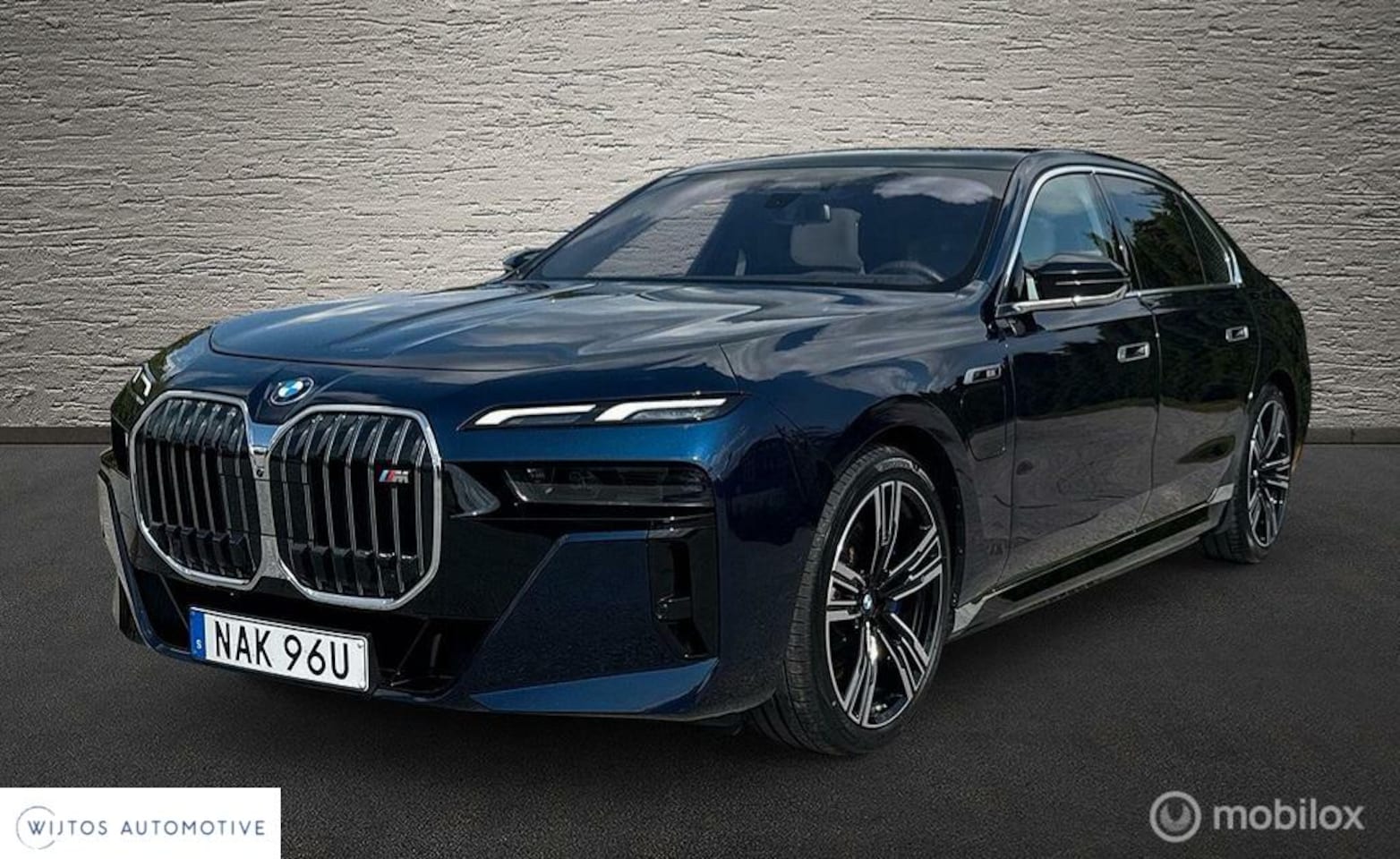 BMW 7-serie - M760e xDrive M760e xDrive, B&W, pano, massage, ventilatie - AutoWereld.nl