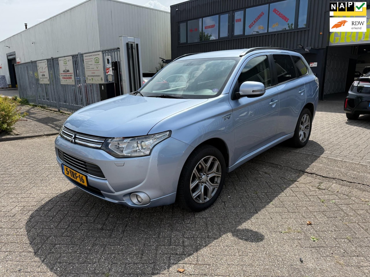 Mitsubishi Outlander - 2.0 PHEV Executive Edition 2.0 PHEV Executive Edition - AutoWereld.nl