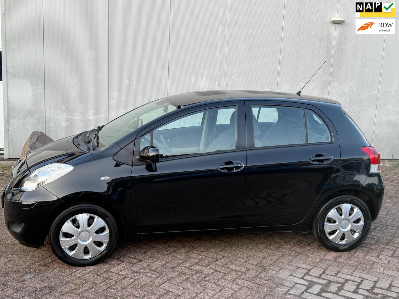 Toyota Yaris - 1.3 VVT-i Aspiration 1.3 VVTi Aspiration - AutoWereld.nl
