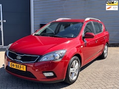 Kia Cee'd Sporty Wagon - 1.4 CVVT Navigator Plus Pack |Trekhaak 7-polig | Climate Control | Cruise Control | APK to