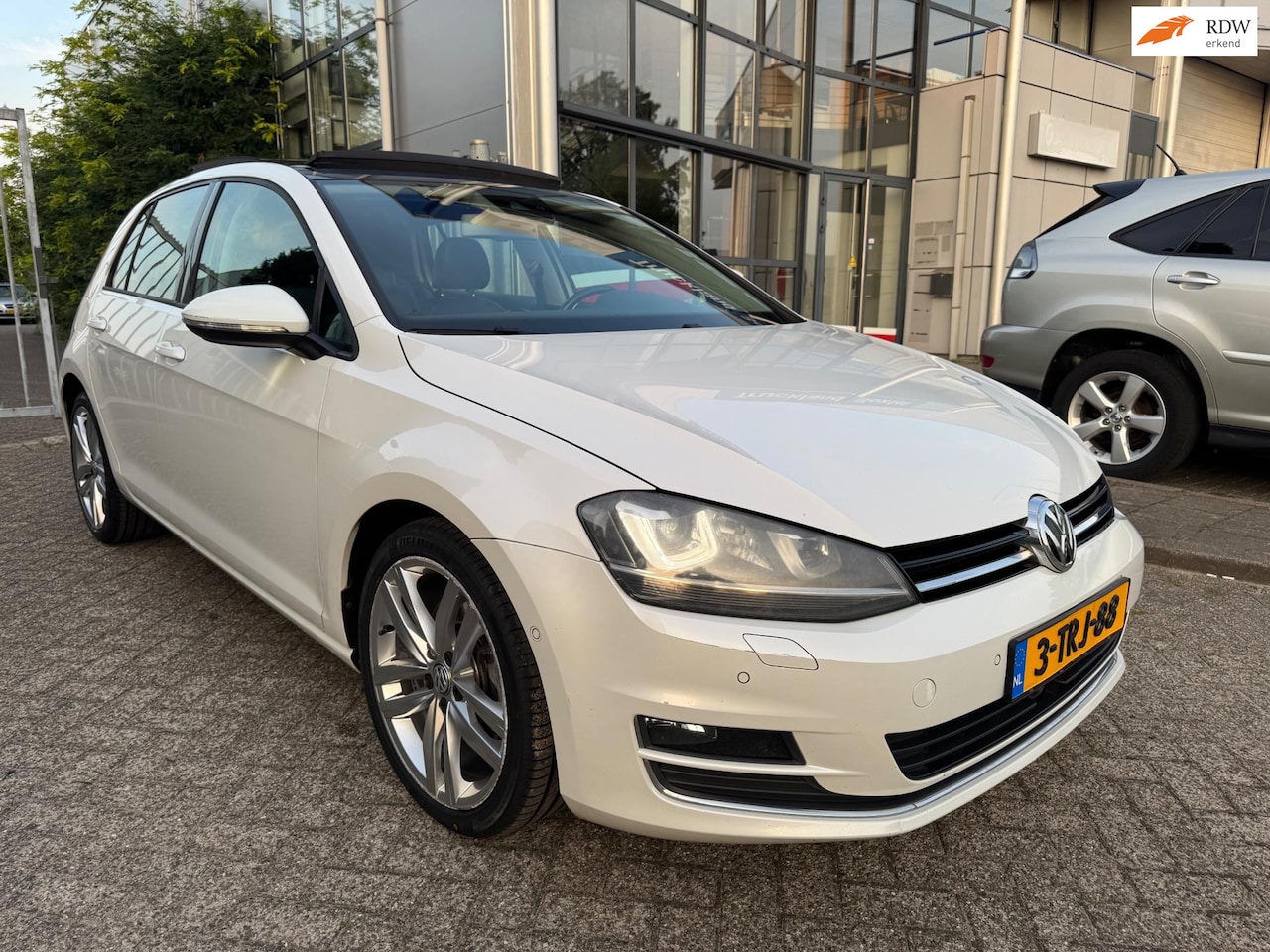 Volkswagen Golf - 1.4 TSI DSG Highline PANODAK, LEER, CAMERA - AutoWereld.nl