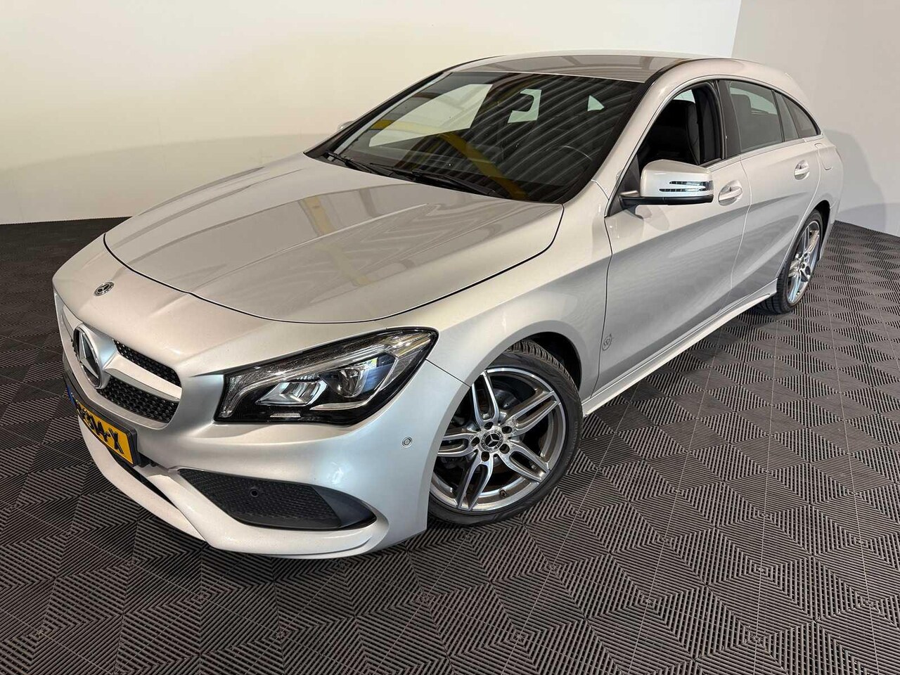 Mercedes-Benz CLA-klasse Shooting Brake - 180 d Business Solution AMG 180 d Business Solution AMG - AutoWereld.nl