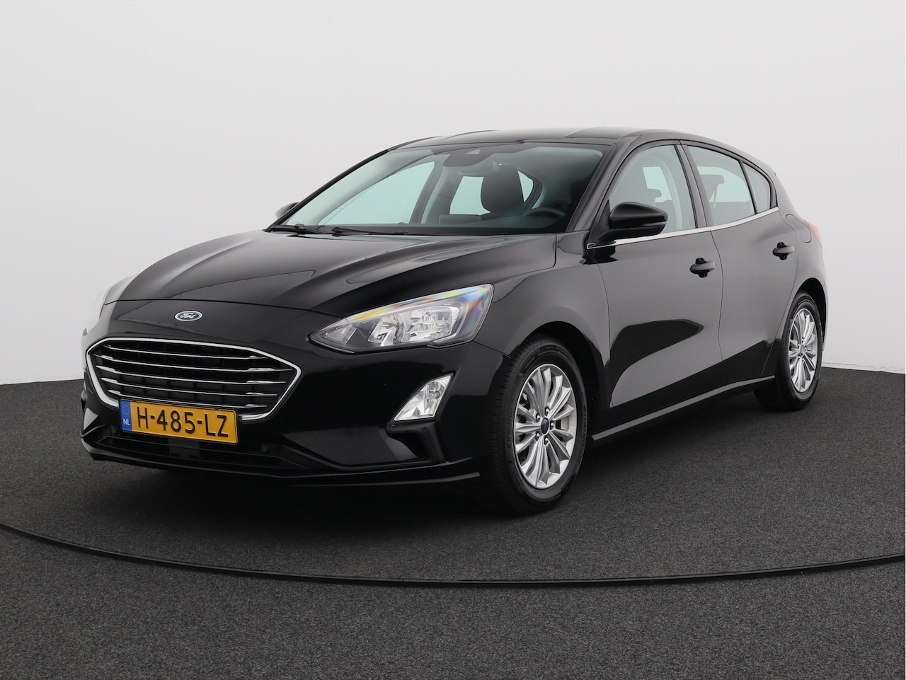 Ford Focus - 1.0 EcoBoost Titanium Business/ lage km/ zeer mooi! - AutoWereld.nl