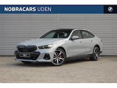 BMW 5-serie - 530e M Sport Automaat / Panoramadak / Trekhaak / Adaptieve LED / Parking Assistant Plus /