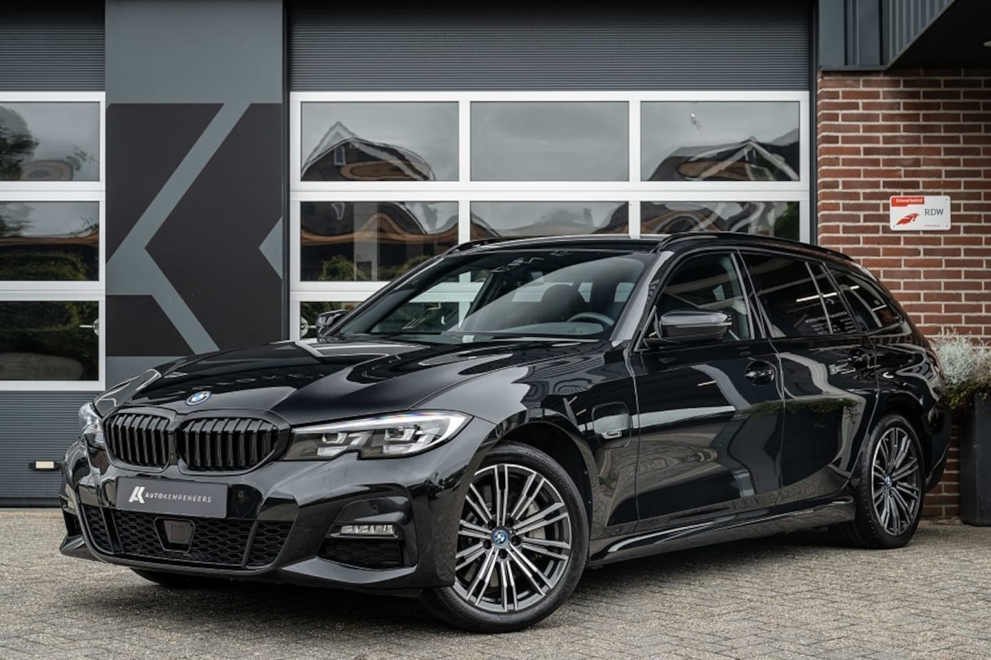 BMW 3-serie Touring - 330e xDrive M-Sport | Shadow | Adapt. Cruise | Trekhaak | 18' inch | - AutoWereld.nl