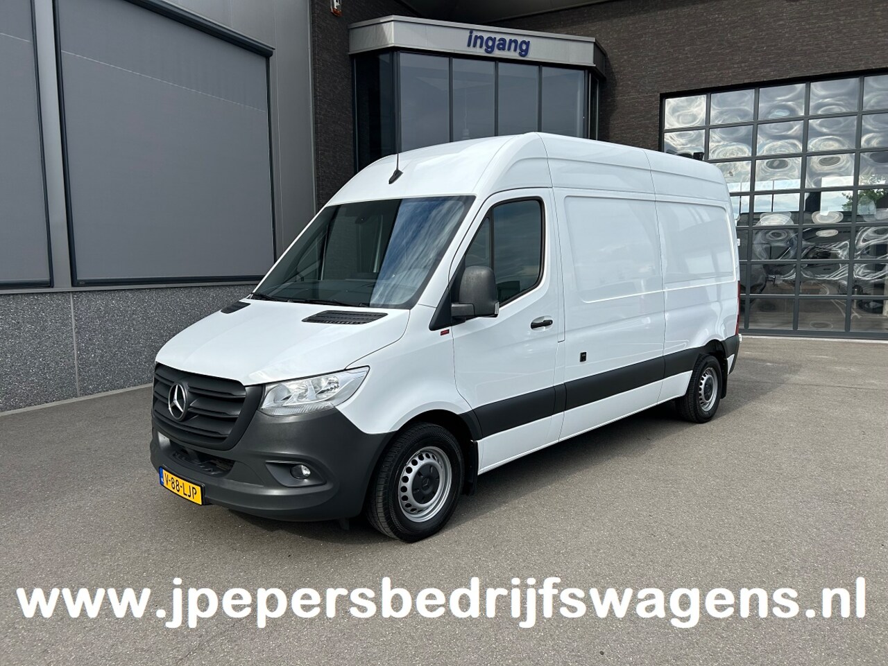 Mercedes-Benz Sprinter - 314 CDI L2 H2 MBUX / Trekhaak / Stand kachel / Camera / Navigatie / Cruise control / Airco - AutoWereld.nl
