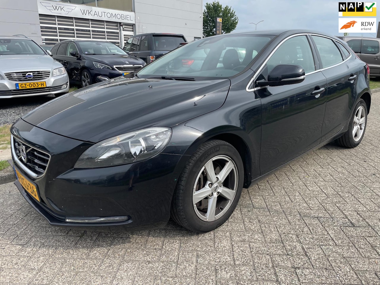 Volvo V40 - 2.0 D4 Momentum Business 2.0 D4 Momentum Business - AutoWereld.nl