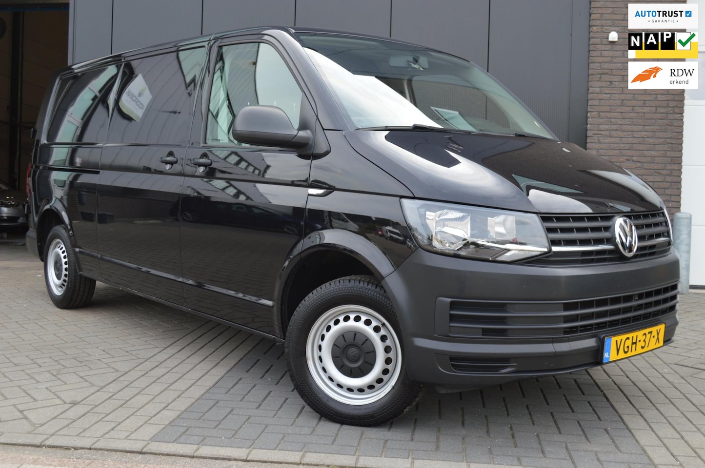 Volkswagen Transporter - 2.0 TDI L2H1 Cruise|Trekhaak| 61.000 km| - AutoWereld.nl