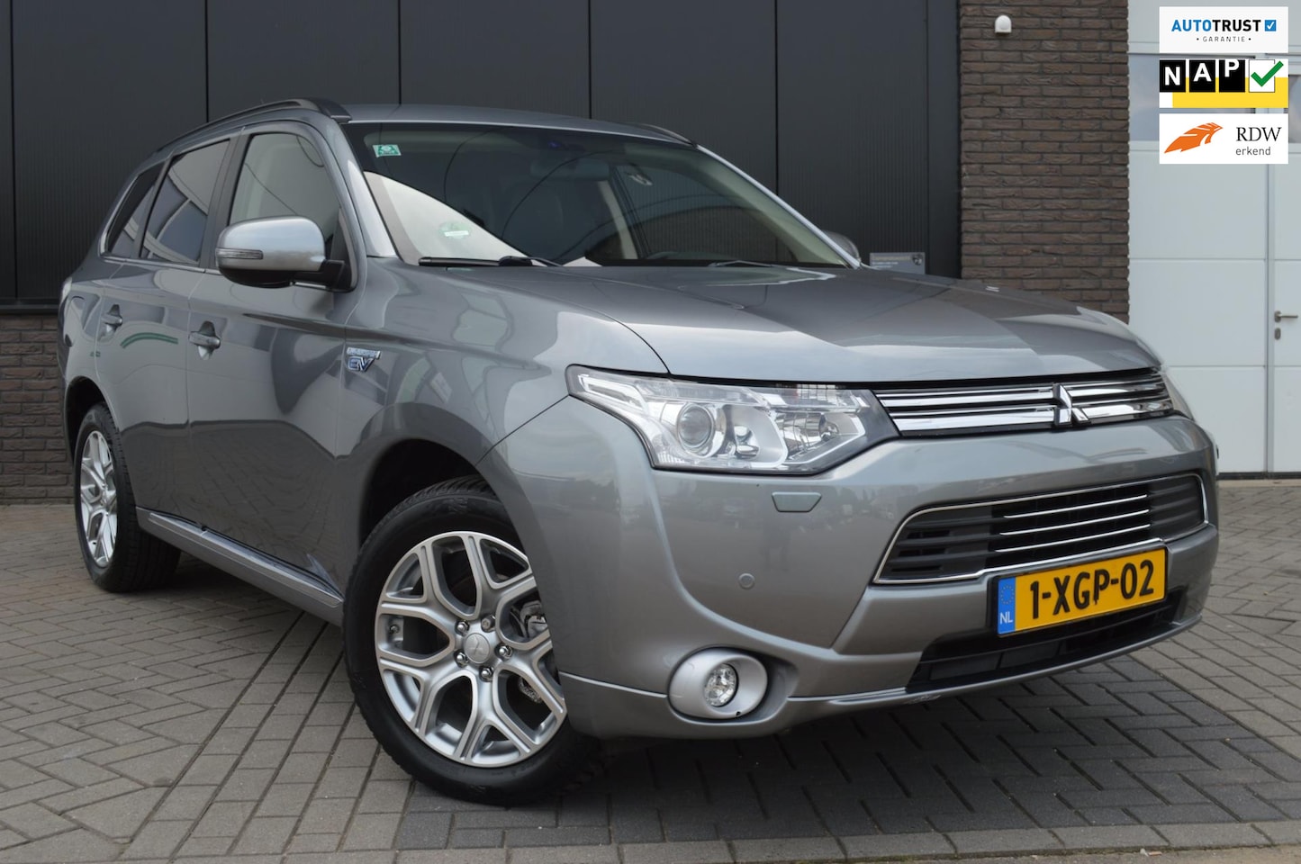 Mitsubishi Outlander - 2.0 PHEV Executive Edition 2.0 PHEV Executive Edition - AutoWereld.nl