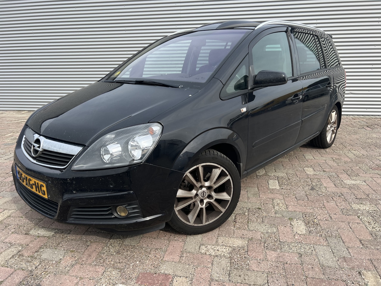 Opel Zafira - 2.2 Temptation | Nieuw Binnen! | Cruise | Pano | Trekhaak - AutoWereld.nl