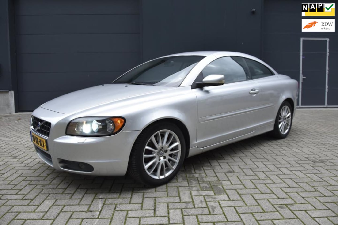 Volvo C70 Convertible - 2.4i Summum lage km/st org nl auto - AutoWereld.nl