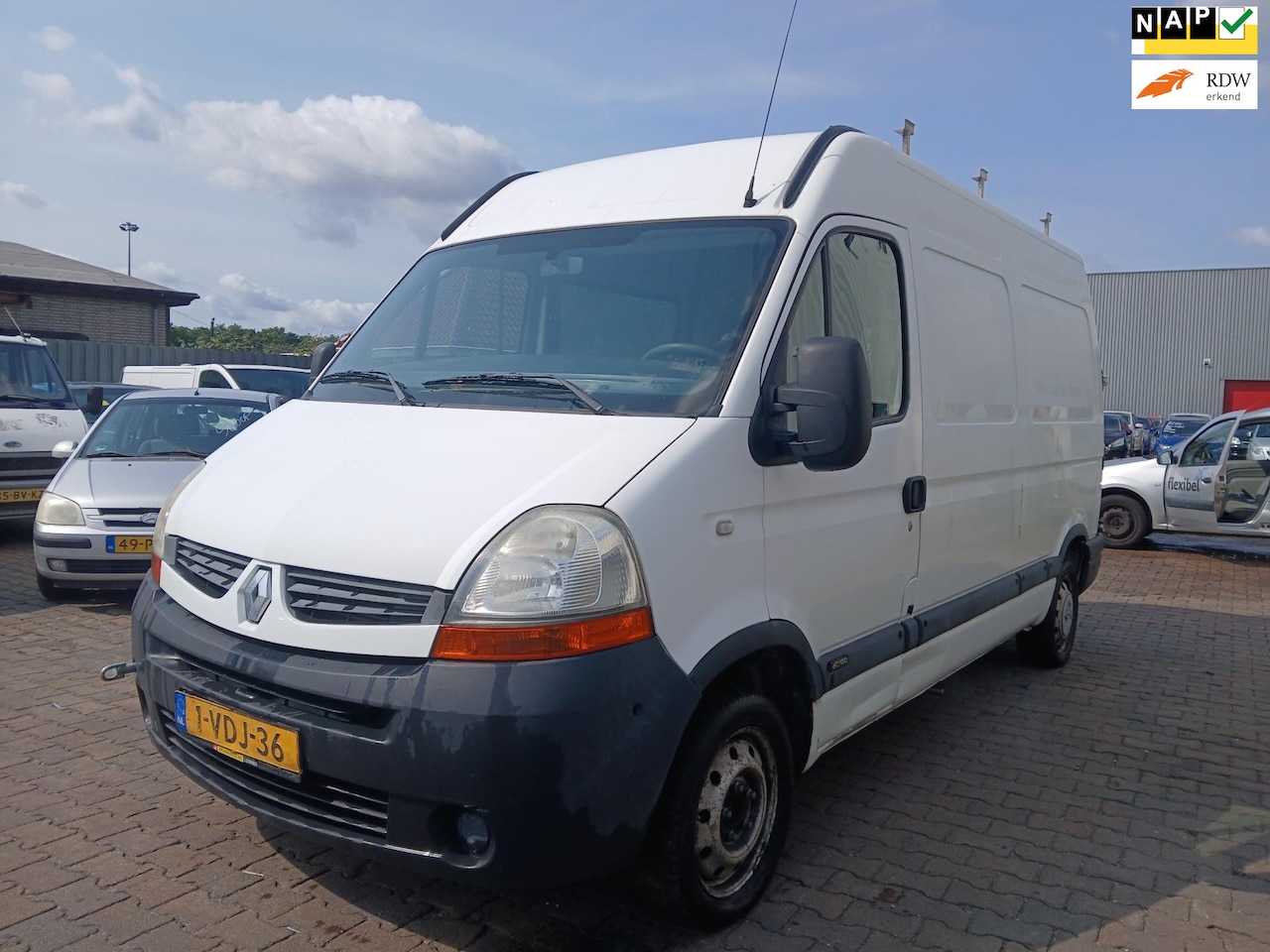 Renault Master - T35 2.5 dCi L2H2 - Airco - Trekhaak - Schade - AutoWereld.nl