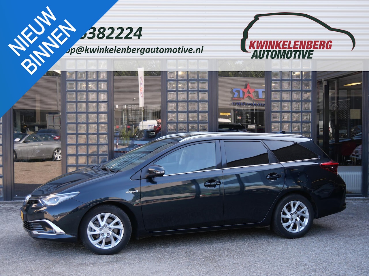 Toyota Auris Touring Sports - 1.8 Hybrid Lease pro Panoramadak Navigatie Parkeerassistent Achteruitrijcamera - AutoWereld.nl