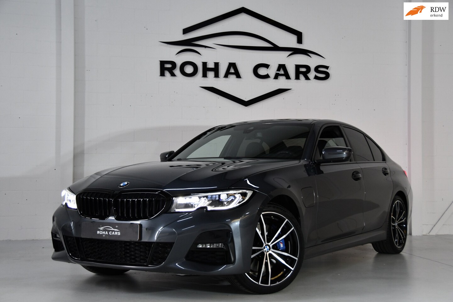 BMW 3-serie - 330e High Executive 330e High Executive, Schuifkanteldak, M-pakket, Head up, Apple carplay - AutoWereld.nl