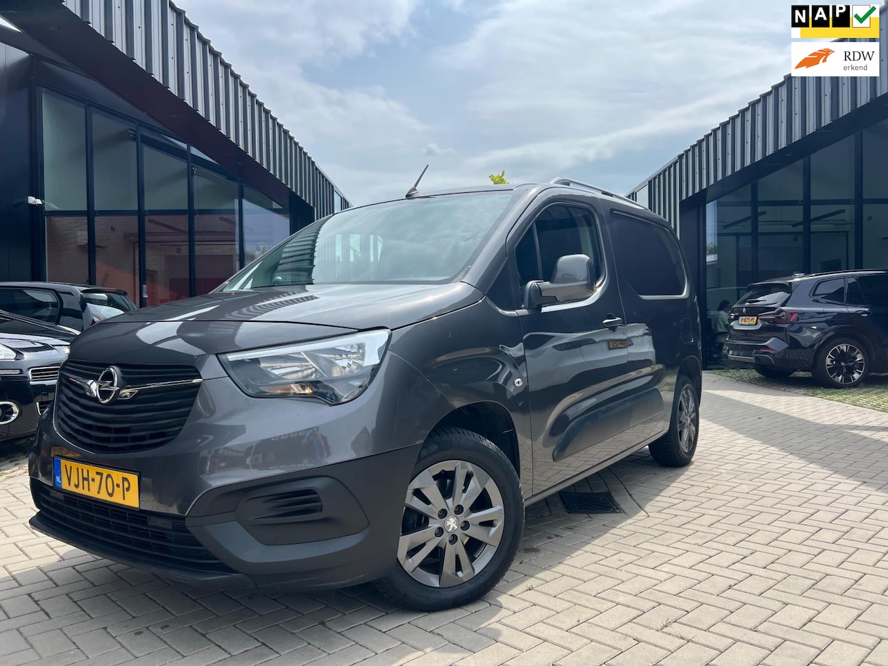Opel Combo - 1.5D L1H1 Edition Airco Navi Cruise CarPlay NL Auto NAP - AutoWereld.nl