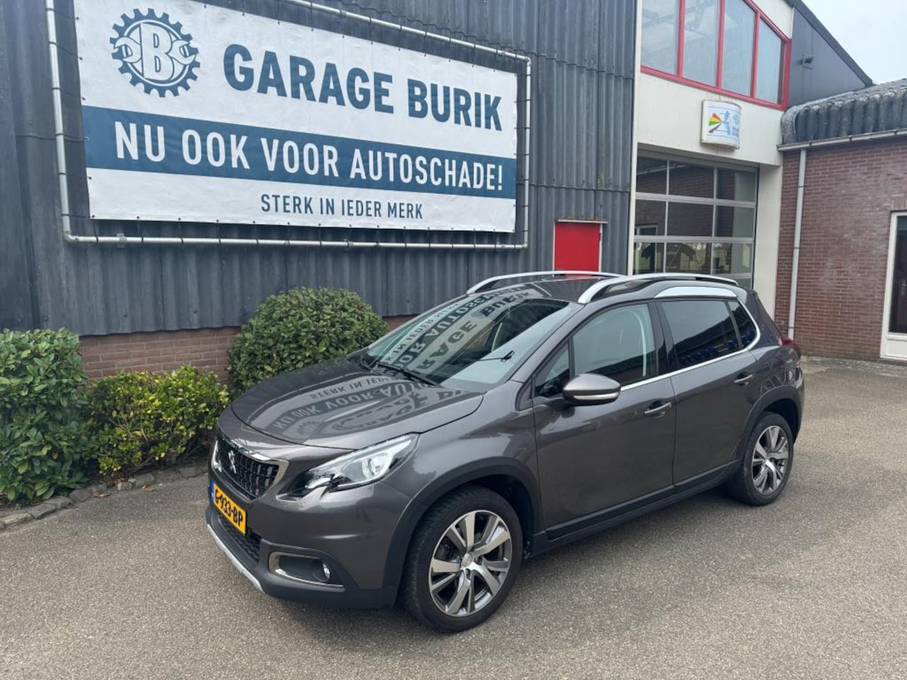 Peugeot 2008 - 1.2 PureTech Allure 15000 KM Automaat - AutoWereld.nl