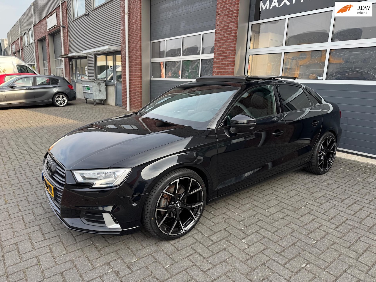 Audi A3 Limousine - 1.4 TFSI ACC Pano Virtual Carplay Camera - AutoWereld.nl