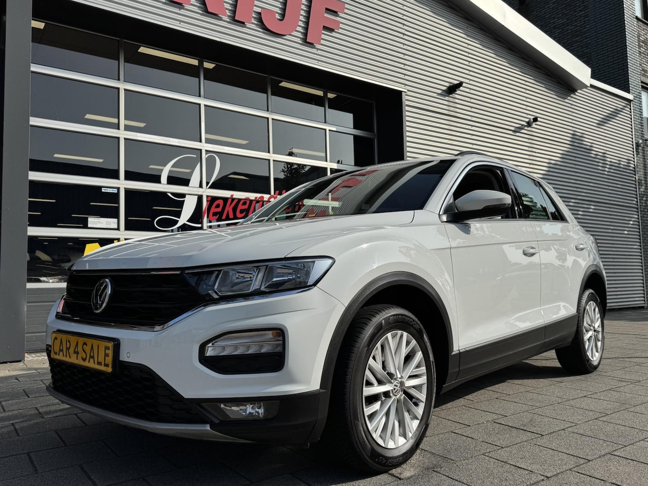 Volkswagen T-Roc - 1.0 TSI Style - Airco I LED I PDC I Comfort pakket I Sport velgen I Dealer onderhouden - AutoWereld.nl