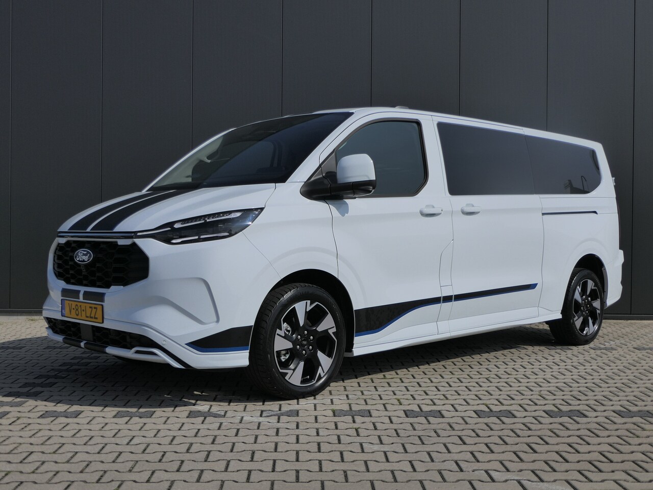 Ford Transit Custom - 320 2.5 PHEV L2H1 Sport DC | 1-fase laadkabel mode 3 16A, 10 meter (PHEV) | 19 inch lichtm - AutoWereld.nl