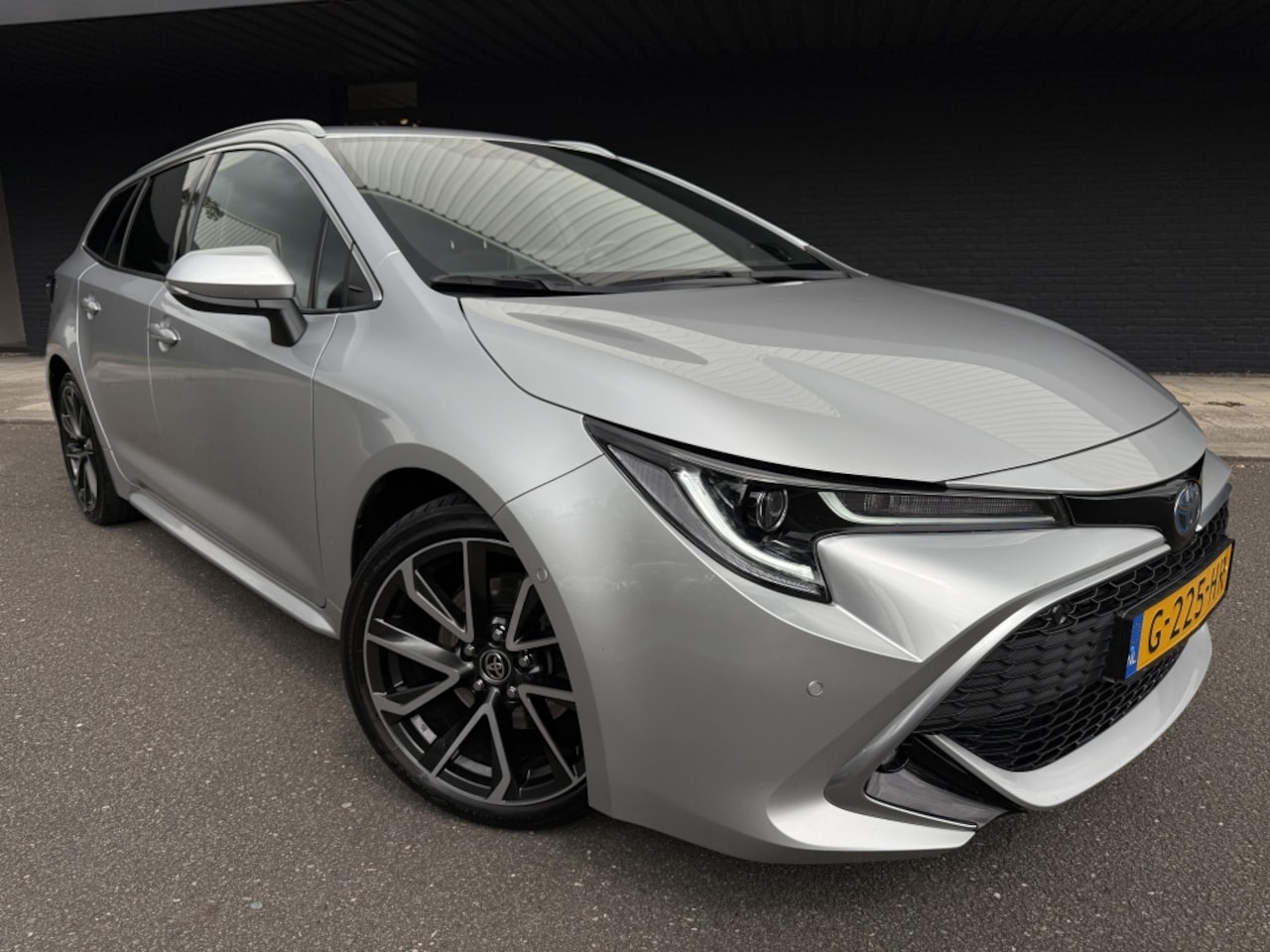 Toyota Corolla Touring Sports - 2.0 Hybrid Executive // 185pk // JBL audio // Sportstoelen // - AutoWereld.nl