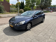 Volvo V60 - 1.6 T3 Kinetic Airco Cruise PDC Ocean Blue