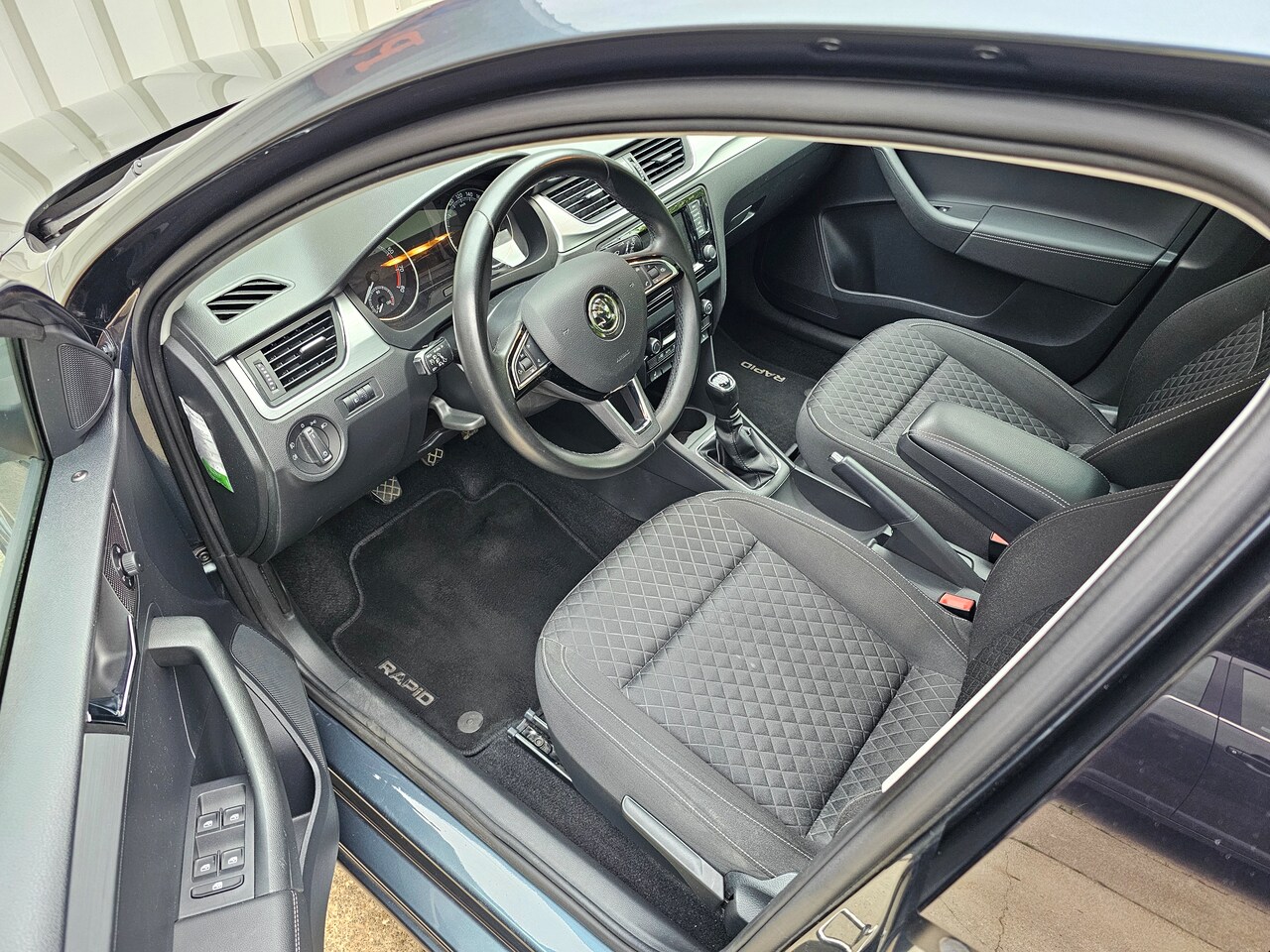 Skoda Rapid Spaceback - 1.0 TSI Greentech Drive Panorama! Navi! Stoelverwarming!