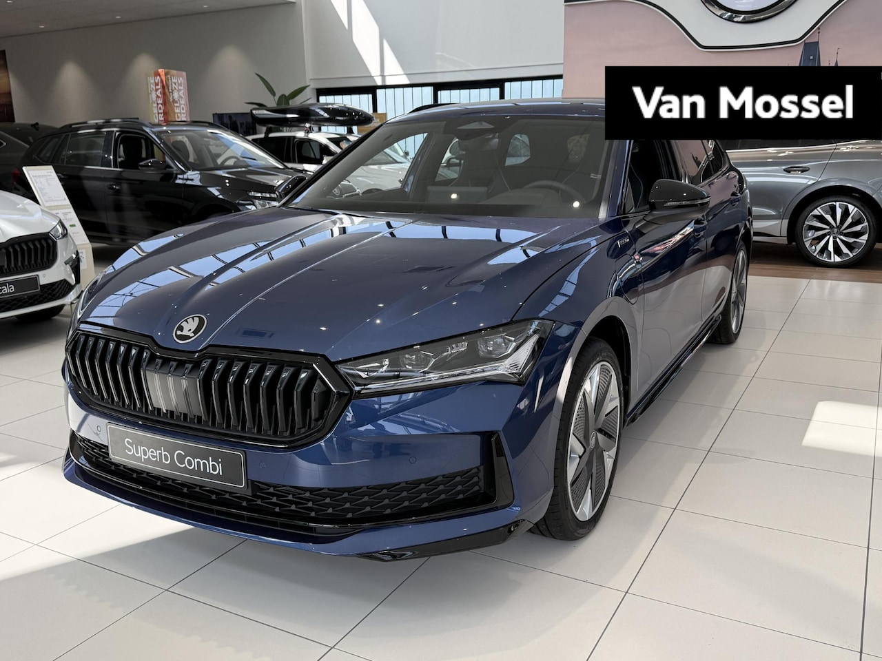 Skoda Superb Combi - 1.5 TSI PHEV Sportline Business 204 pk | Automaat | LED | Trekhaak | Achteruitrijcamera | - AutoWereld.nl