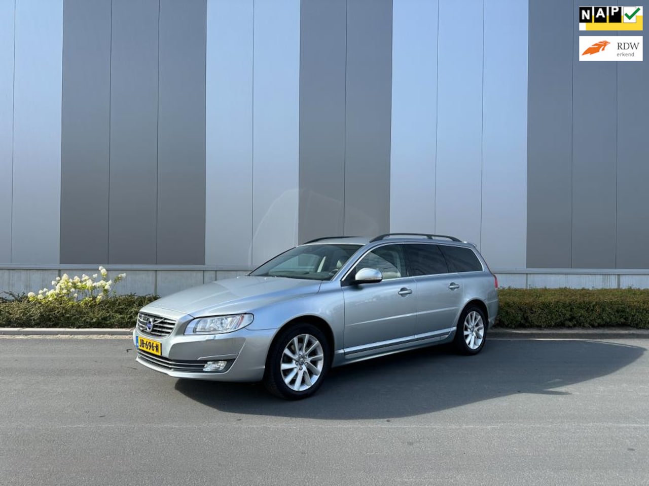 Volvo V70 - 2.0 D3 Polar+ leer / Mulit stuur / keyless - AutoWereld.nl