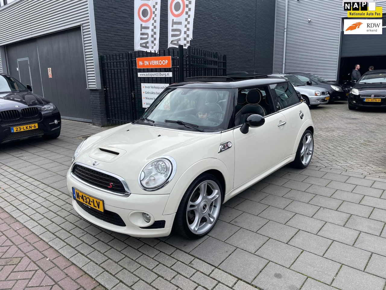 MINI Cooper S - Mini 1.6 Sport Panoramadak Airco PDC NAP APK - AutoWereld.nl