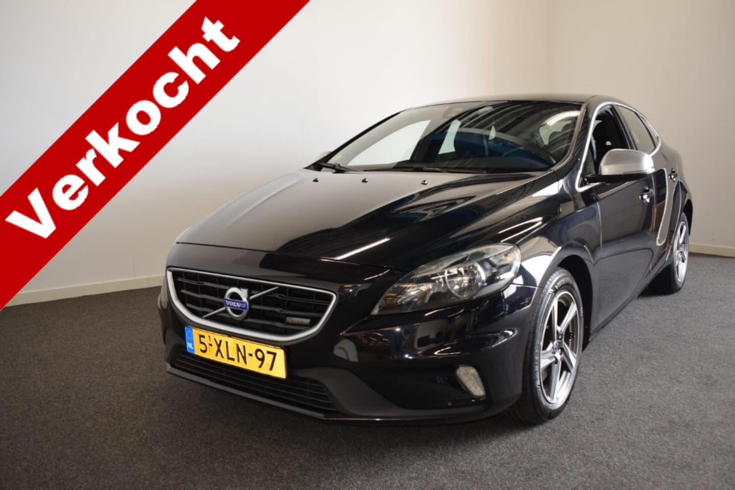 Volvo V40 - 2.0 D4 190pk R-Design BNS Trekhaak 1500kg/ Navi/ Cruise - AutoWereld.nl