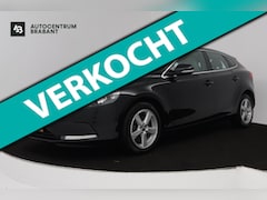 Volvo V40 - 1.6 T3 Momentum (ACHTERUITRIJCAMERA, PARKEERSENSOREN, CRUISE CONTROL, NAVIGATIE, NL-AUTO)