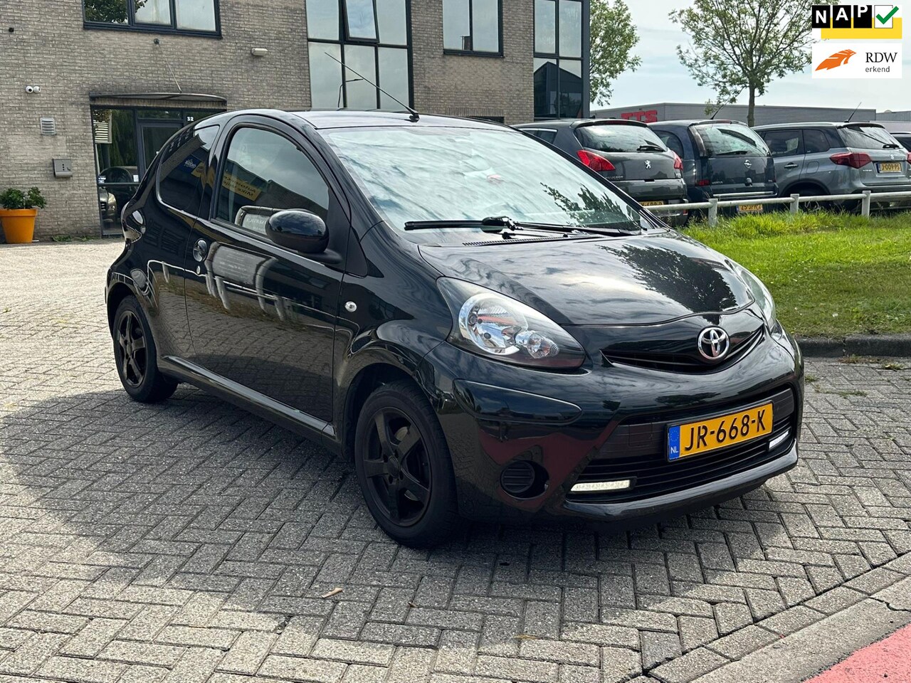 Toyota Aygo - 1.0 VVT-i Now Airco! Trekhaak! Sportvelgen! Elektr Ramen! Apk 07-2026 - AutoWereld.nl