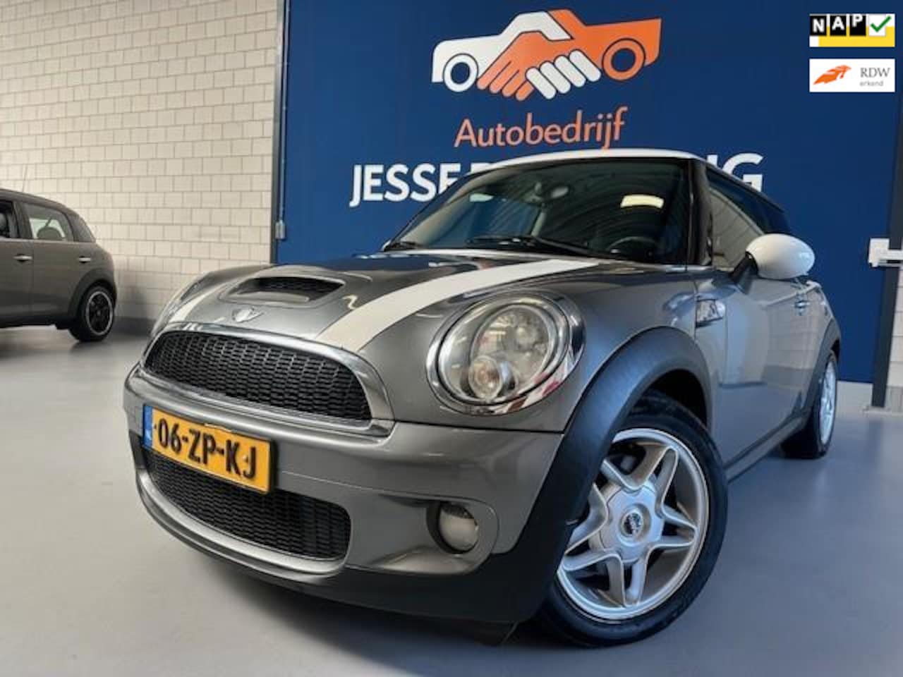 MINI Cooper S - 1.6,bj.2008,grijs metallic,(174pk),airco,NAP met NAP met 215.780 km. APK tot 01-2026. - AutoWereld.nl