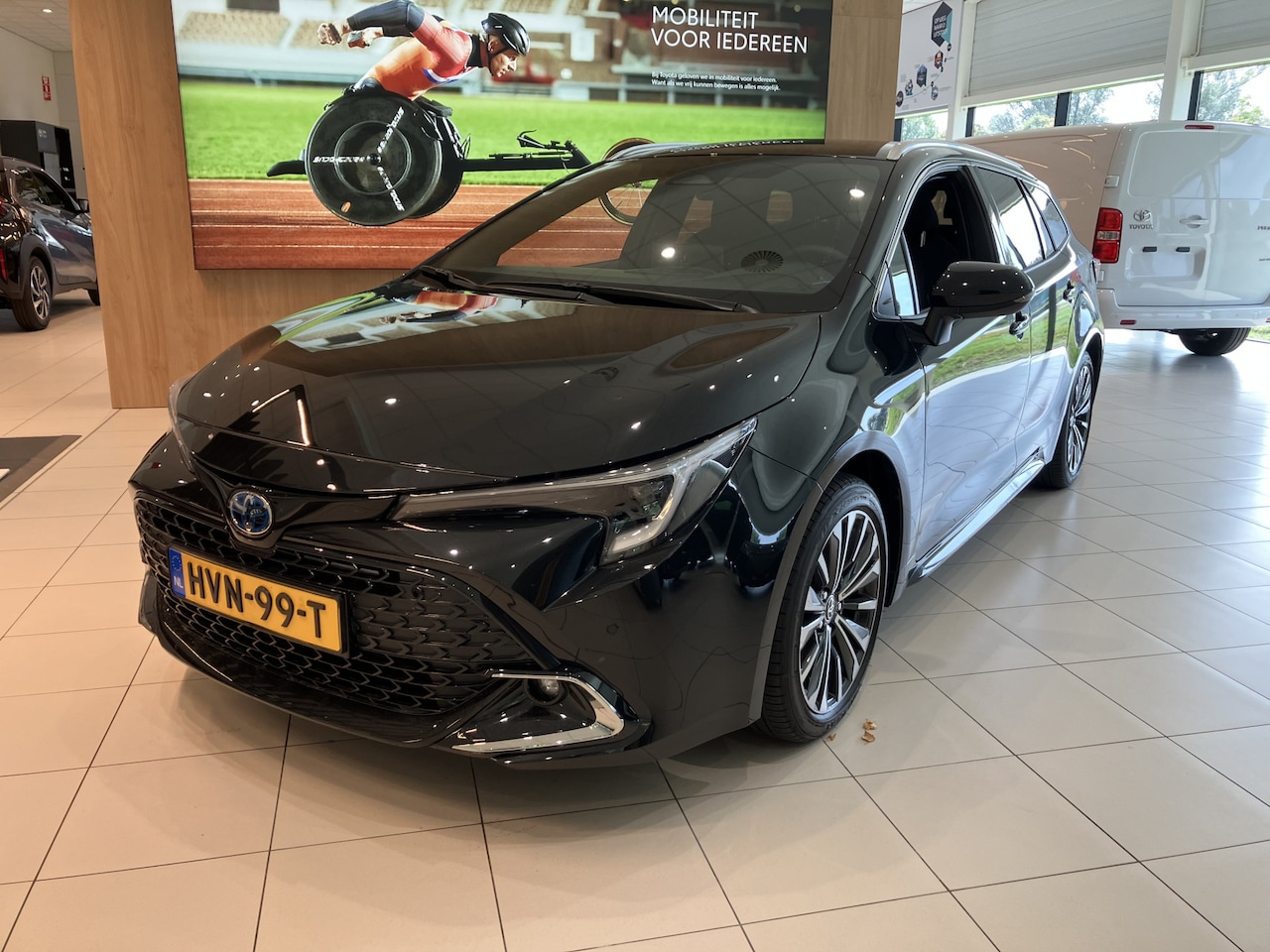 Toyota Corolla Touring Sports - Hybrid 140 Dynamic | Apple Carplay | 17 inch LM--velgen | Getinte ramen | - AutoWereld.nl