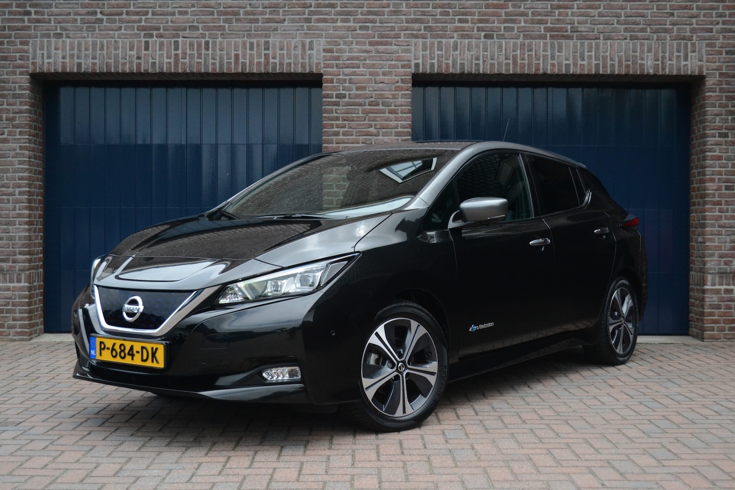 Nissan LEAF - Tekna 40 kWh | Leder | Keyless | BOSE | 360 Camera | Stoelverwarming - AutoWereld.nl