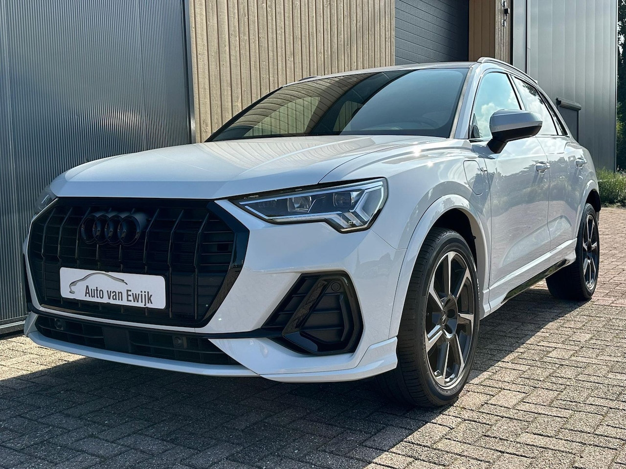 Audi Q3 - 45 TFSIe 245pk S Line | Trekhaak | Virtual | ACC | Stoelverwarming | Elektrische achterkle - AutoWereld.nl