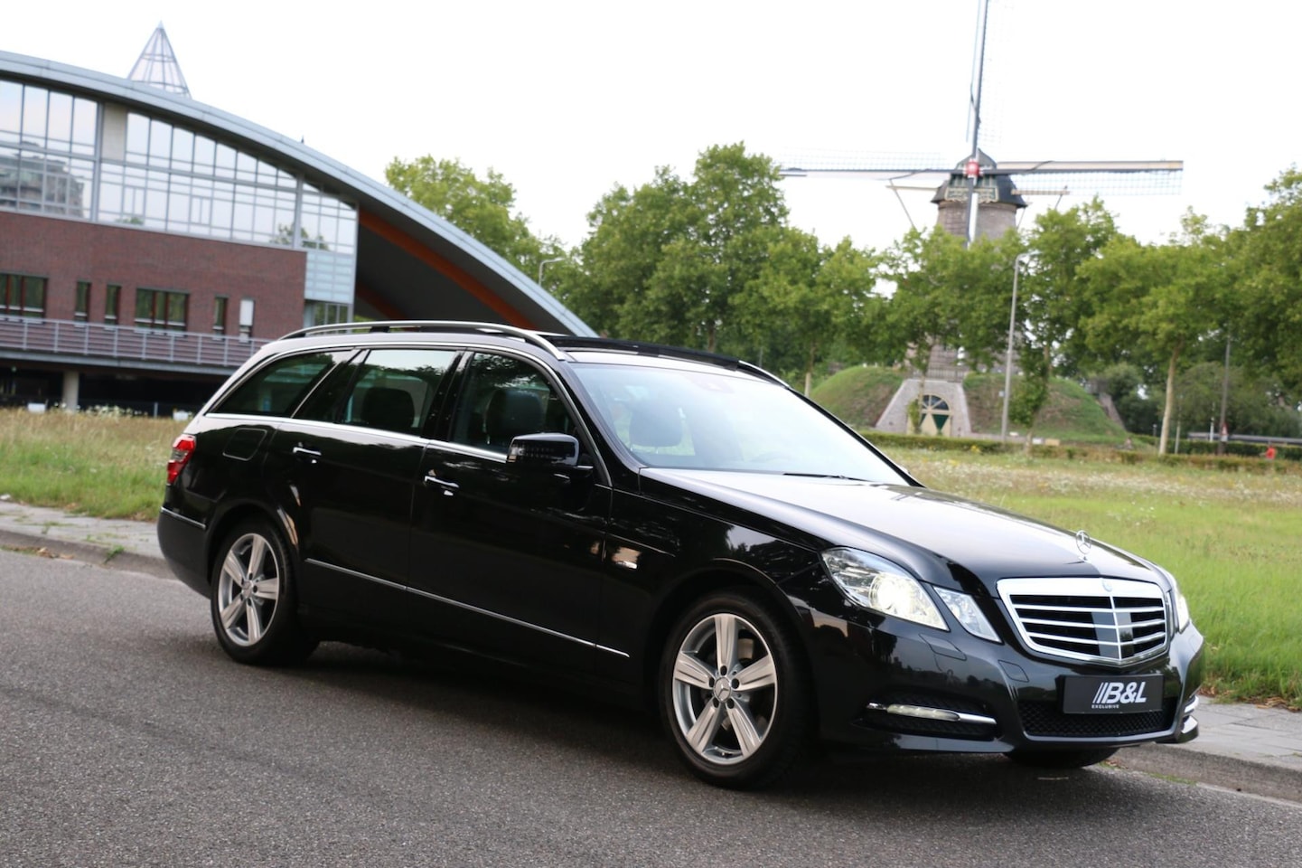 Mercedes-Benz E-klasse Estate - 250 CGI Avantgarde Aut 150kW 204Pk Full Option Distronic Plus Panoramadak 1e eigenaar Youn - AutoWereld.nl