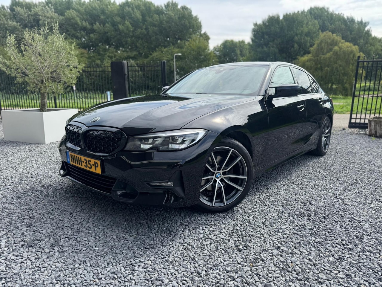 BMW 3-serie - 320i High Executive / Camera / M Pakket - AutoWereld.nl